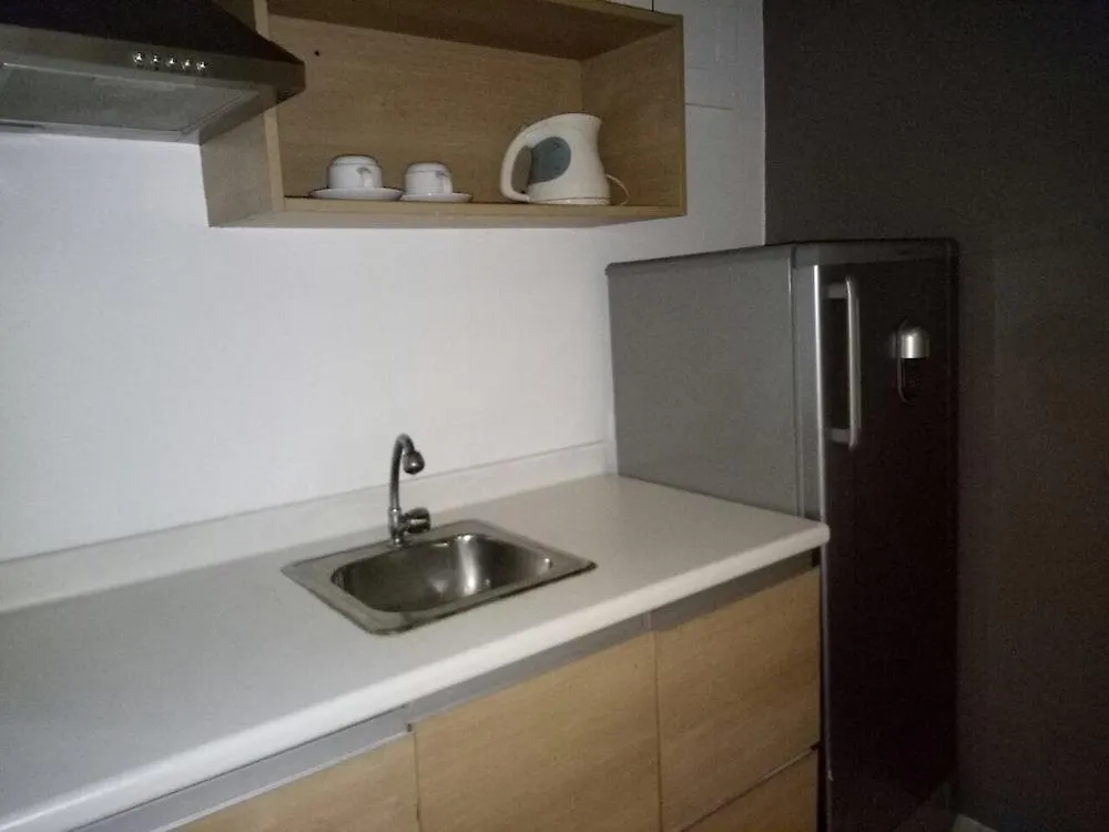 Dragonlink Suites Makati City 2*,